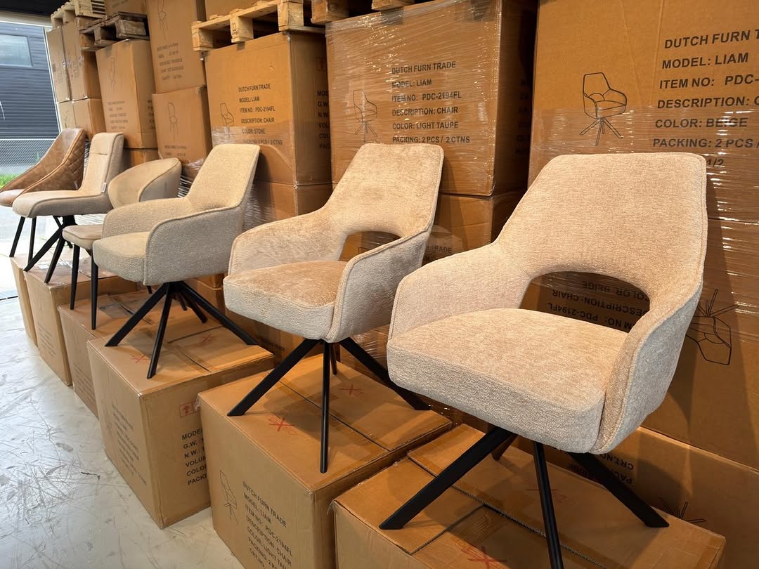 Liam Eetkamerstoel – Beige Chenille | €99/stuk | SET VAN 2