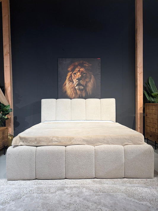 Bouclé Bed – Luxe Hoteluitstraling met Zachte Design Look