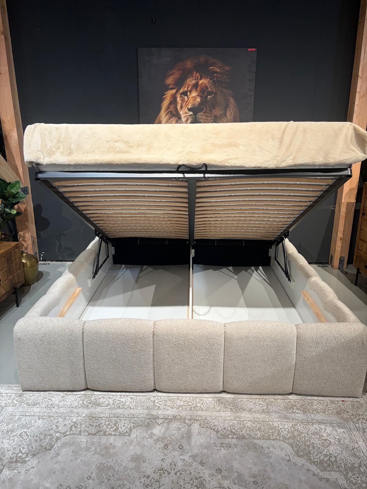 Bouclé Bed – Luxe Hoteluitstraling met Zachte Design Look