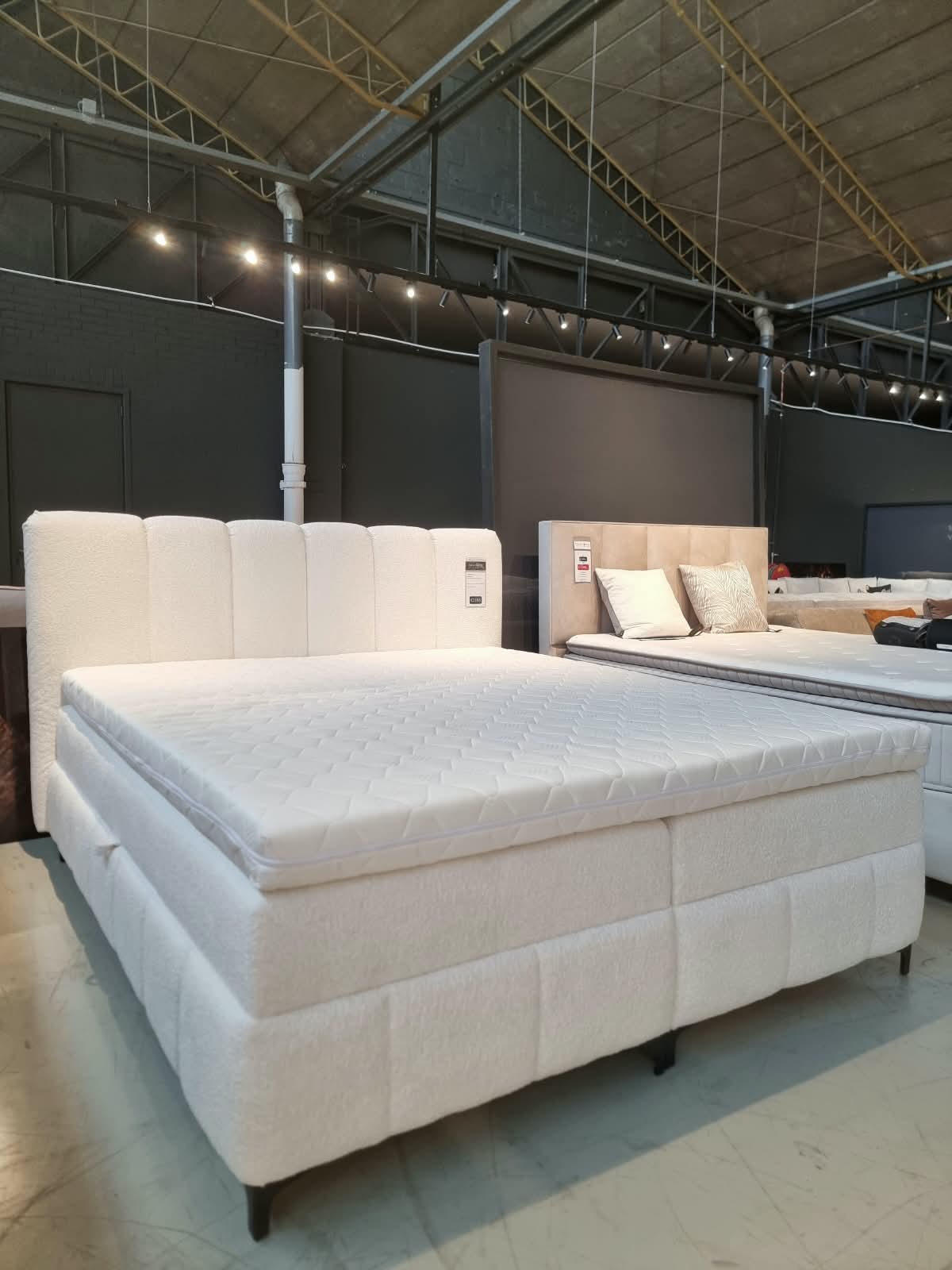 Trend Bed TIO – met opbergruimte bouclé